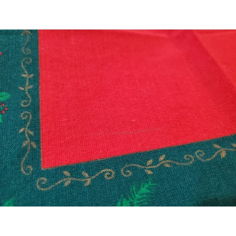 Poinsettia Christmas Tablecloth Oval 58x80 with Napkins 16x16‎ Red and Green